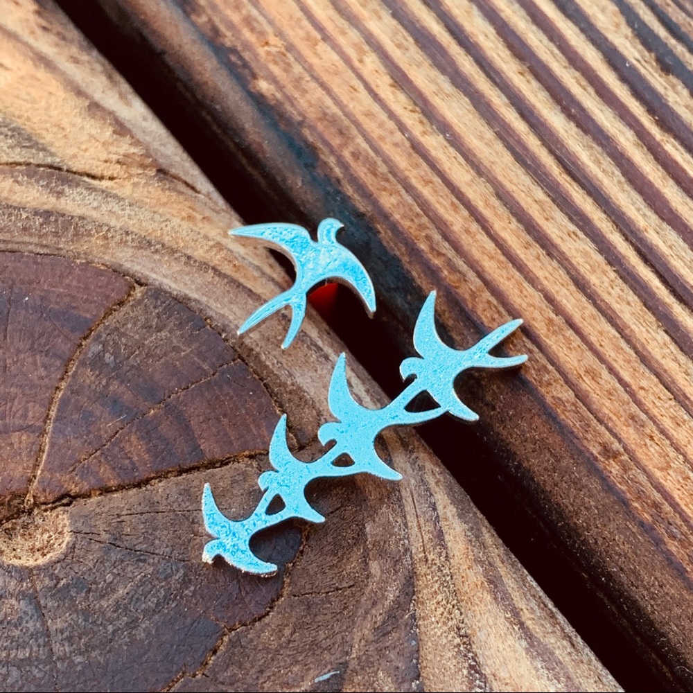 Volery ♡ Stainless Steel Earrings - Picture 5 of 6